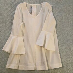 Sara Campbell white top with bell sleeves. Women’s size XS.